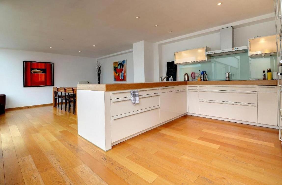Down Town Spacious Duplex With Private Parking & Game Room Bruxelas Exterior foto