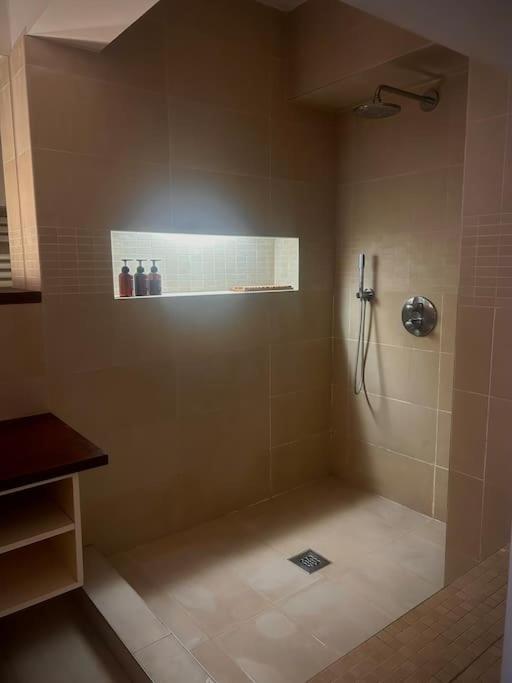 Down Town Spacious Duplex With Private Parking & Game Room Bruxelas Exterior foto