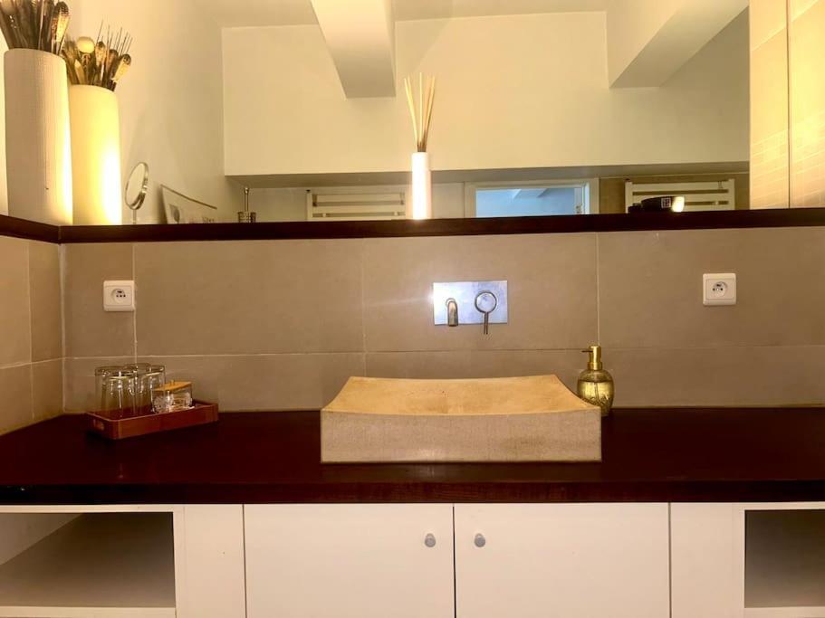 Down Town Spacious Duplex With Private Parking & Game Room Bruxelas Exterior foto