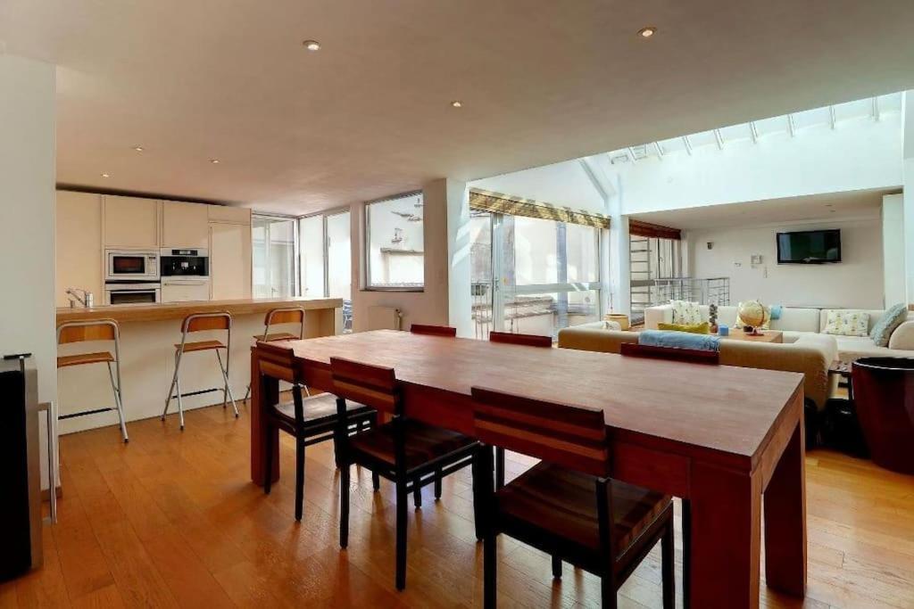 Down Town Spacious Duplex With Private Parking & Game Room Bruxelas Exterior foto